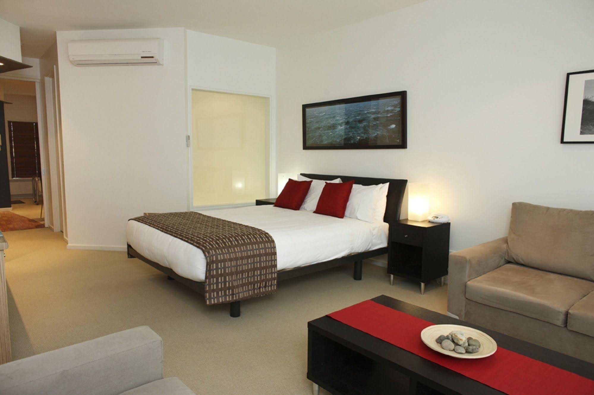 The Waves Apartments Cowes Eksteriør billede